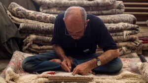 curso de elaboración de alfombra, cojines, caminitos y juego de baños en pelliza en infotep, curso de costura infotep