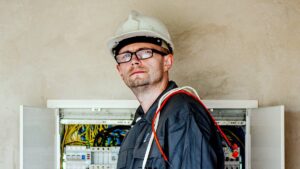 curso de formación humana 3 de instalación y mantenimiento eléctrico industrial en infotep, curso de electricidad infotep