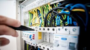 curso de instalaciones eléctricas industriales en infotep, curso de electricidad infotep